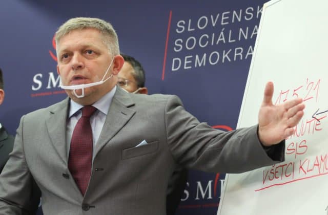 Fico chce verejnosť oboznámiť so správou SIS, Smer požiada o zbavenie mlčanlivosti