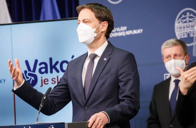 Heger nevylučuje finančnú odmenu za očkovanie proti COVID-19, nie je však jej zástancom