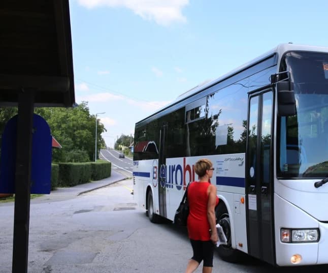 V prímestskej doprave už bude možné platiť aj mobilom