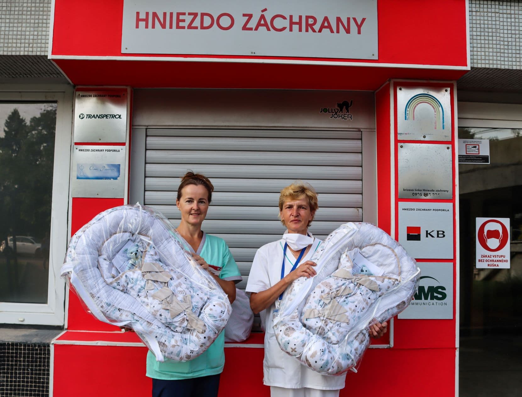 Neonatológia získala štartovacie sety pre deti z Hniezda záchrany