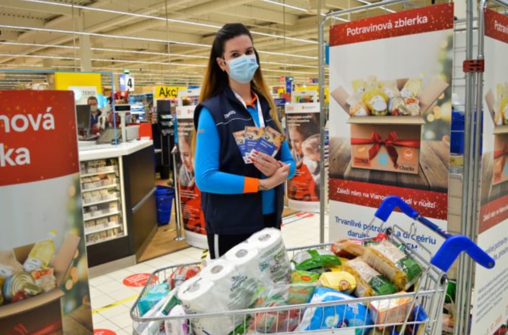 Reštaurácie a supermarkety budú povinné darovať nezávadné potraviny charite
