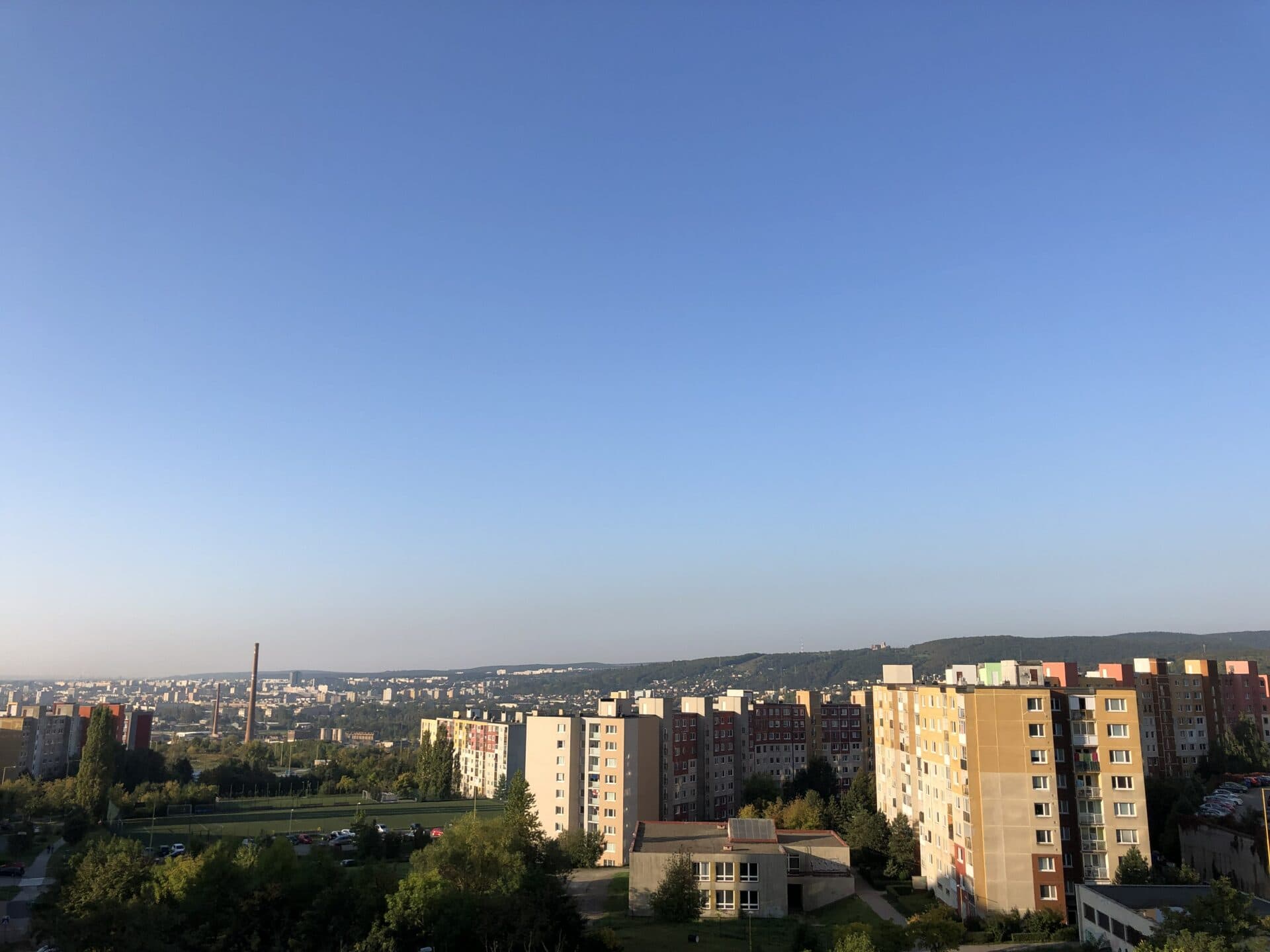 Dnes bude prevažne jasno a teplo, s teplotami do 26 stupňov