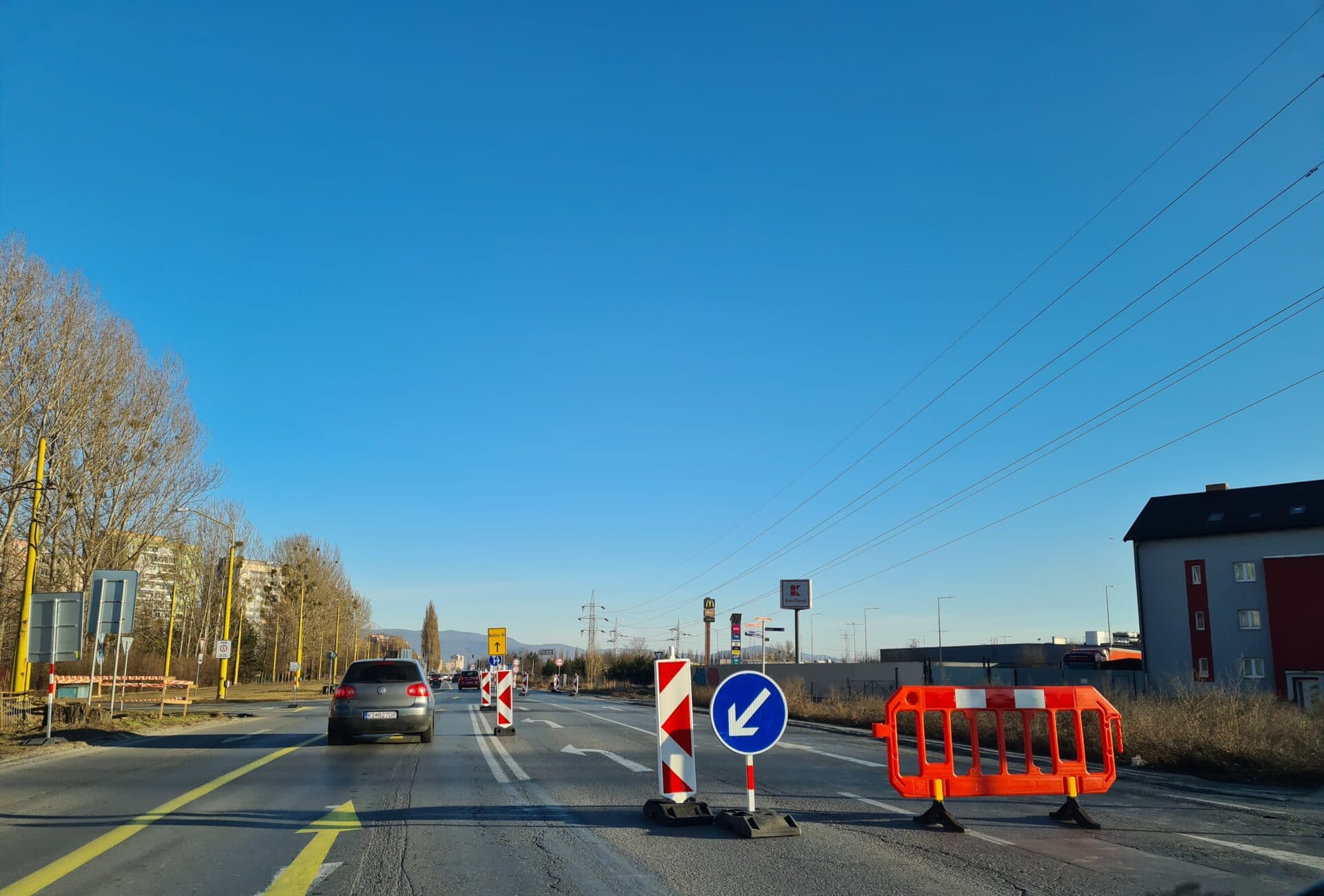 Aké obmedzenia prináša rekonštrukcia Slaneckej cesty?