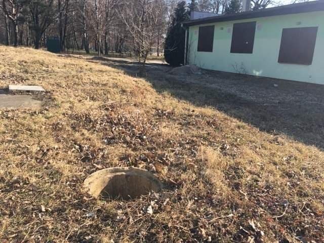 Nad Jazerom záhadne miznú šachtové poklopy (FOTO)