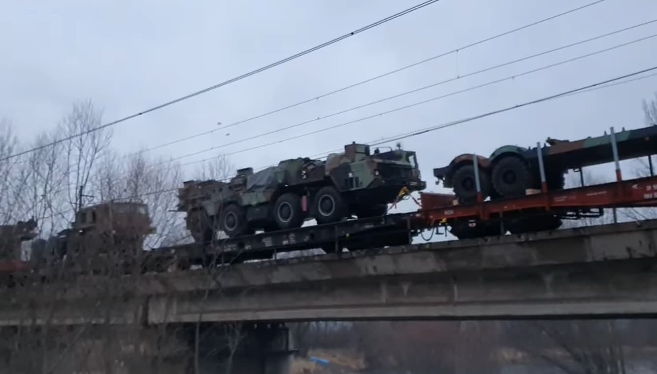 Podľa Hegera Fico ohrozil vyzradením informácií o presune systému S-300 vojakov aj civilistov