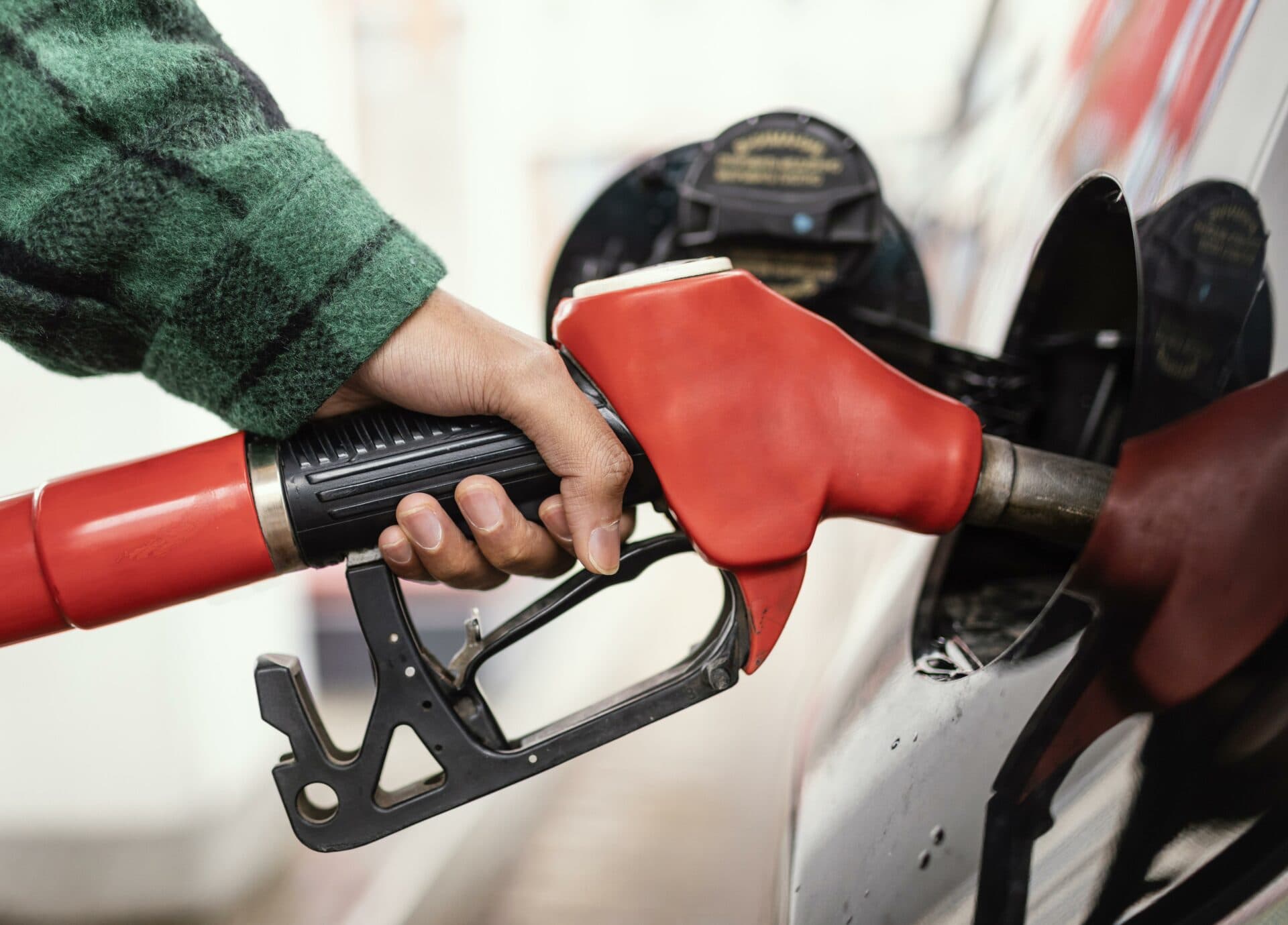 Na slovenských pumpách môžu v nasledujúcich dňoch znova mierne vzrásť ceny