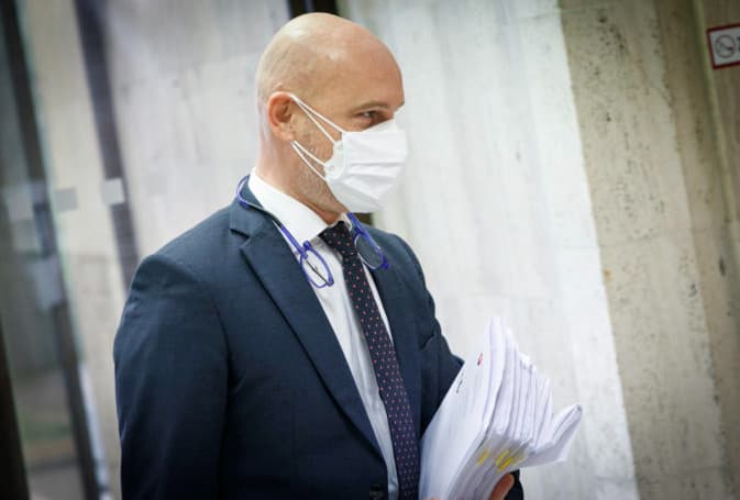 Minister školstva je sklamaný, že v parlamente prešiel Matovičov návrh za 1,2 miliardy eur