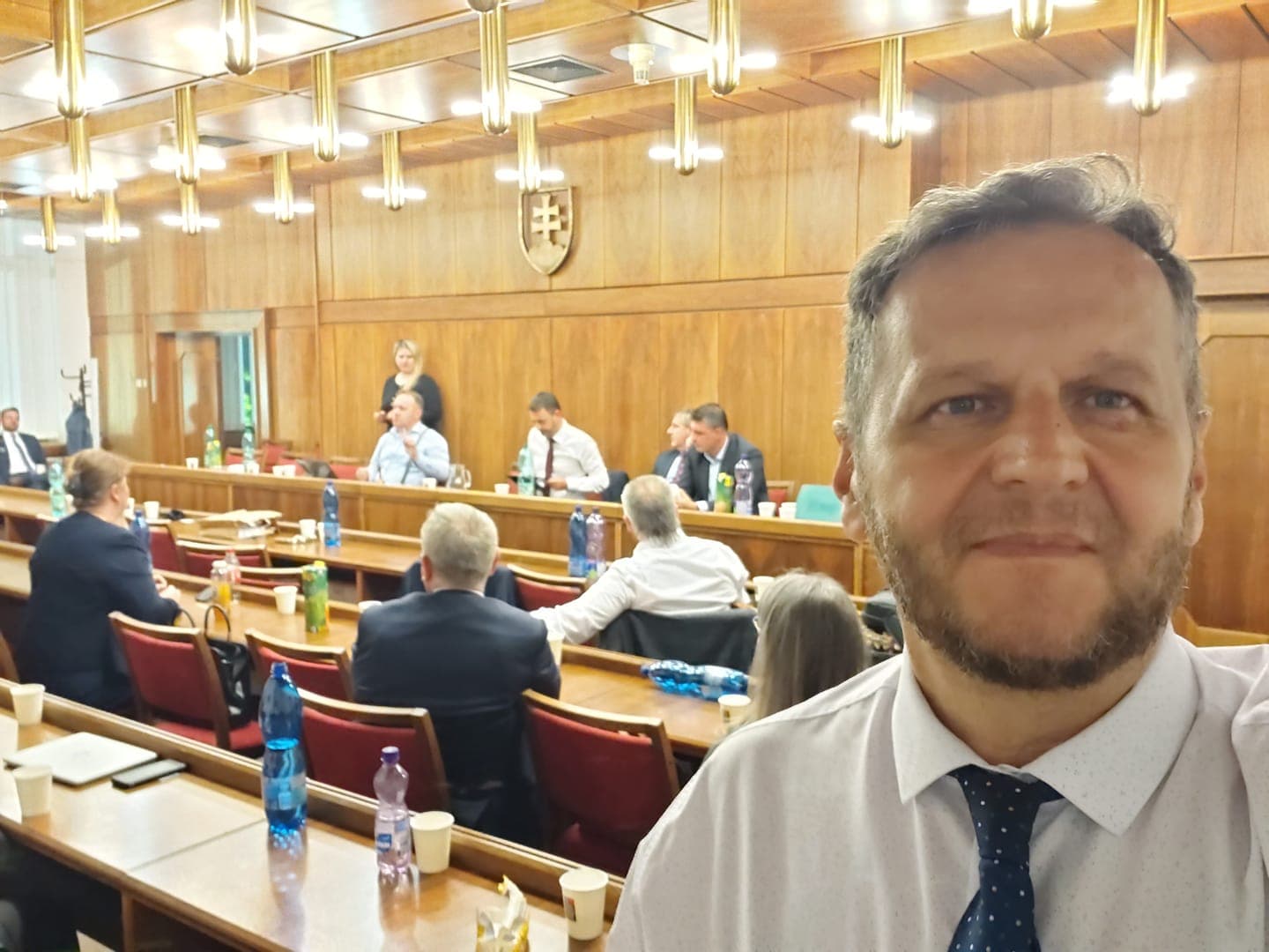 Poslanec OĽaNO žiada prezidentku, aby nevetovala pomoc rodinám