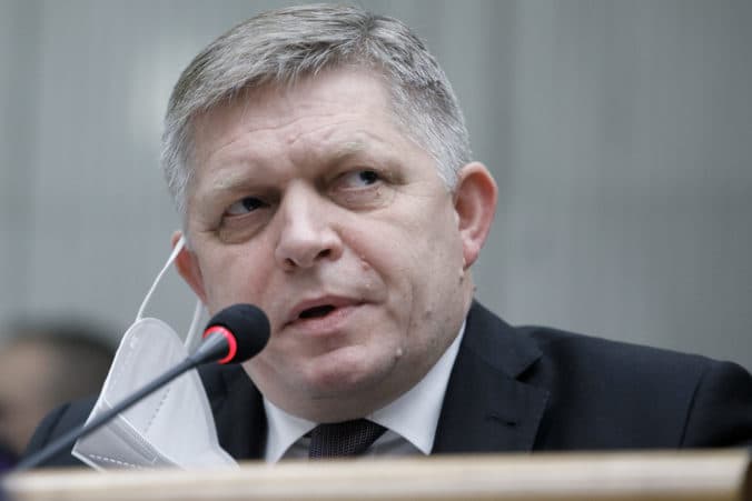 Plyn podľa Fica zdražie o 100 až 150 %, benzín a nafta budú na prídel
