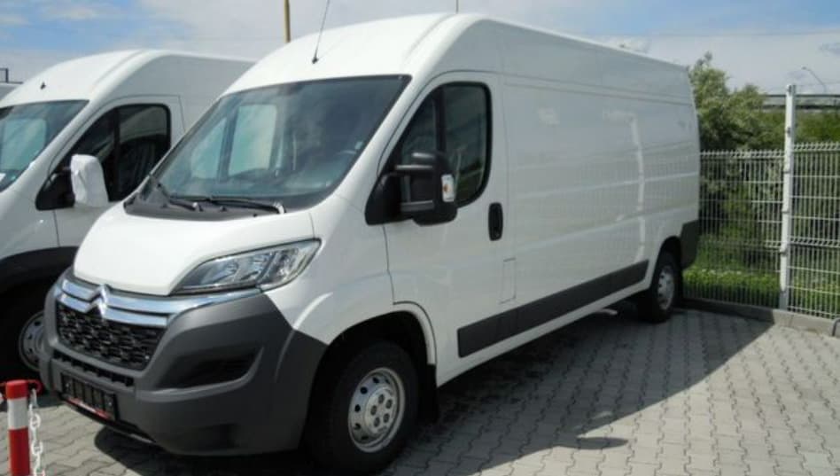 V Košiciach vykradli policajné auto aj so služobnými preukazmi!