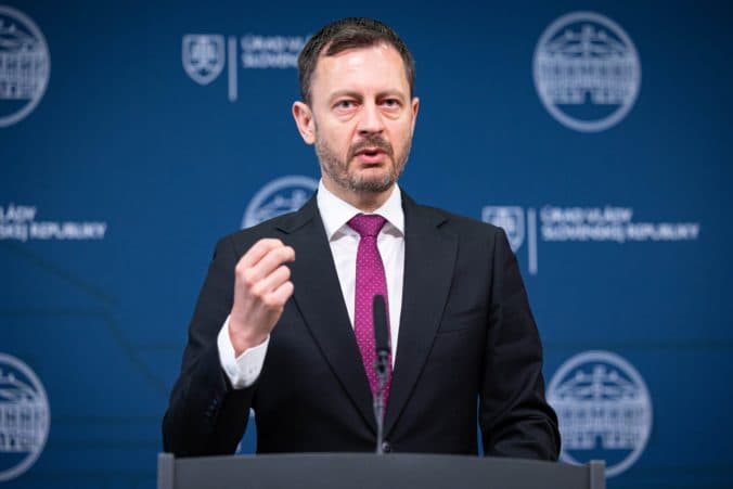 Výzvy, ktorým čelí Slovensko, je možné zdolať len spoluprácou demokratických strán, uviedol Heger