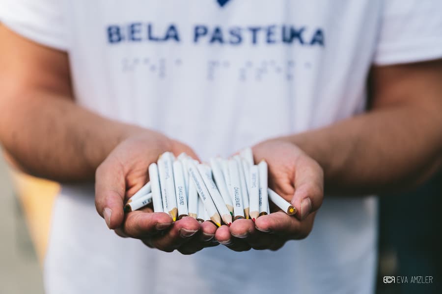Dnes sa v uliciach koná zbierka Biela pastelka