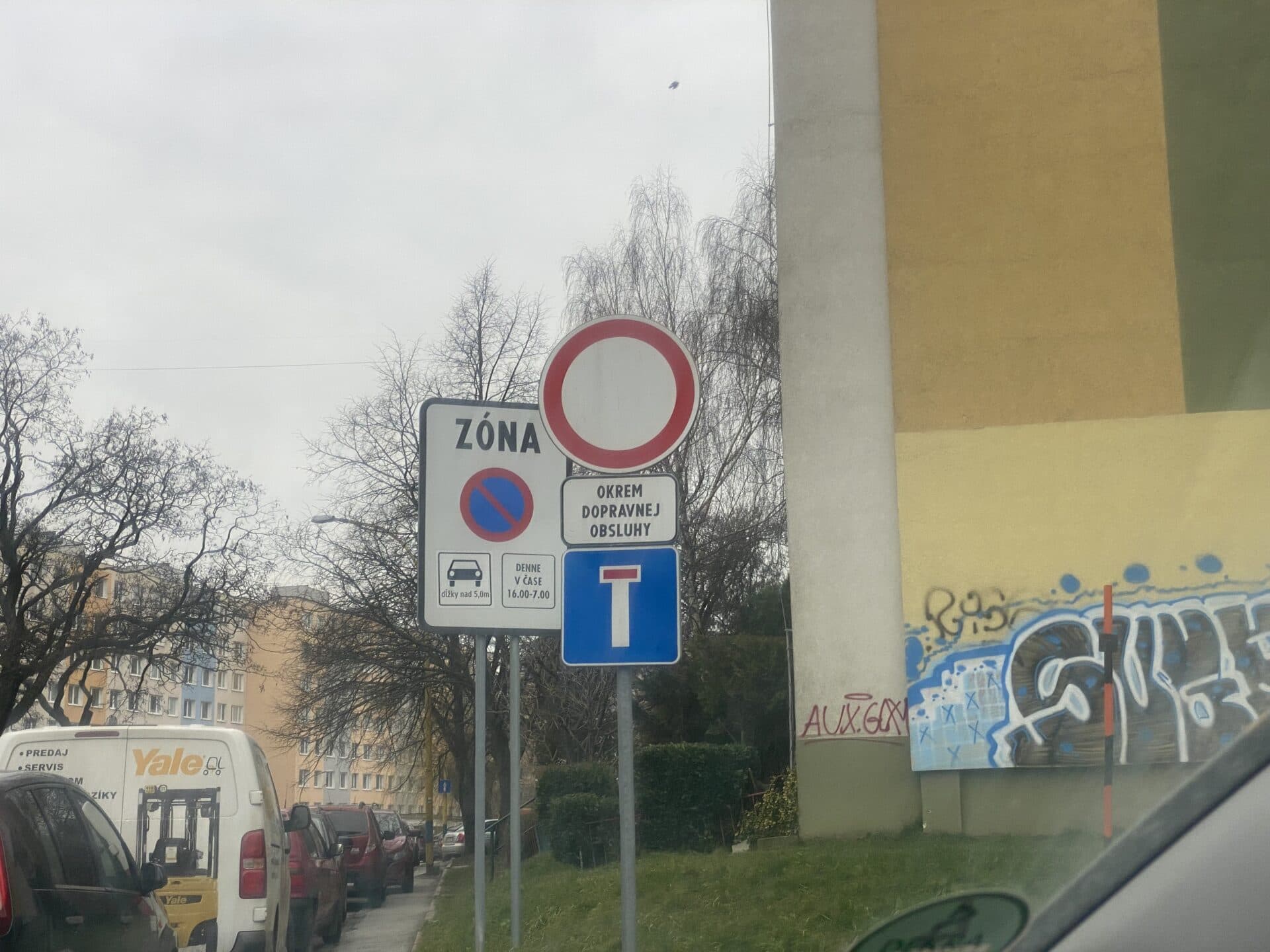 Stretli ste sa so značkou dopravná obsluha na obývanej ulici? Zahŕňa týchto vodičov