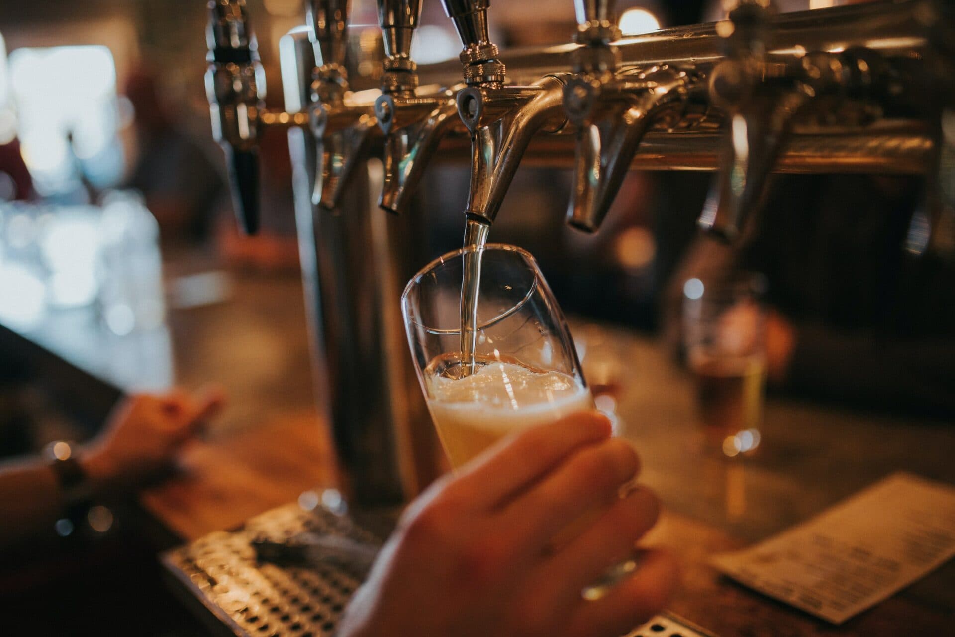 Ako dlho sa drží alkohol v tele? Polícia varuje pred zostatkovým alkoholom