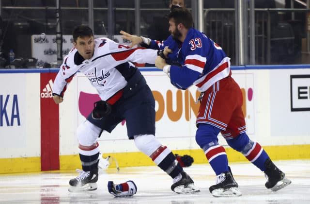 Rangers pomstili besnenie Wilsona, zápas prepísal históriu NHL v počte bitiek za úvodných päť minút