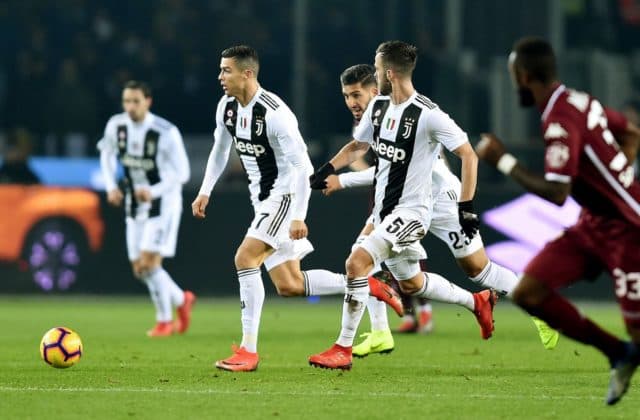 UEFA vzala na milosť deviatku klubov. Realu, Barcelone aj Juventusu hrozí vylúčenie z Ligy majstrov