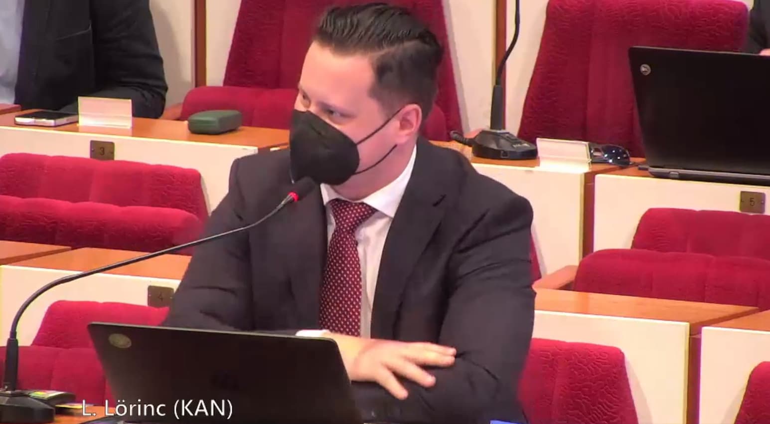 Podľa Lörinca chce mesto v prípade hokejovej haly KSK oholiť