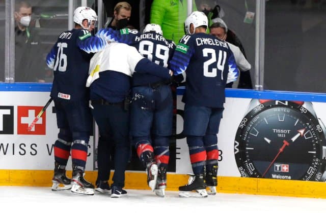 USA na MS v hokeji 2021 stratili kapitána, zranil sa v zápase proti Nemecku