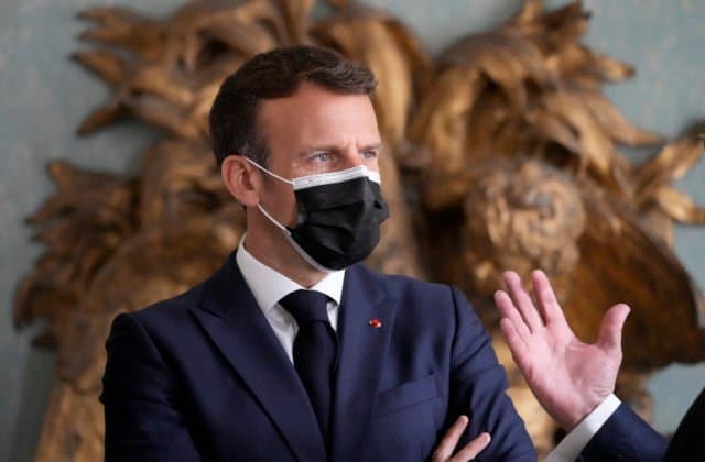 Za facku Macronovi je muž odsúdený na štyri mesiace väzenia, dostal aj ďalšie tresty