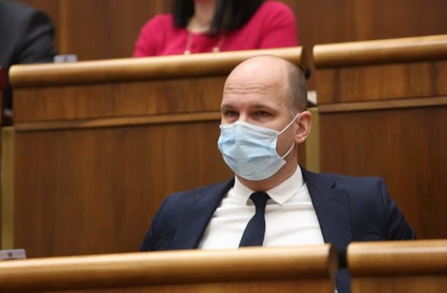 Parlament neodvolá Mikulca z funkcie, Fico podľa Grendela možno navrhne udeliť Bielu vranu Kováčikovi či Gašparovi