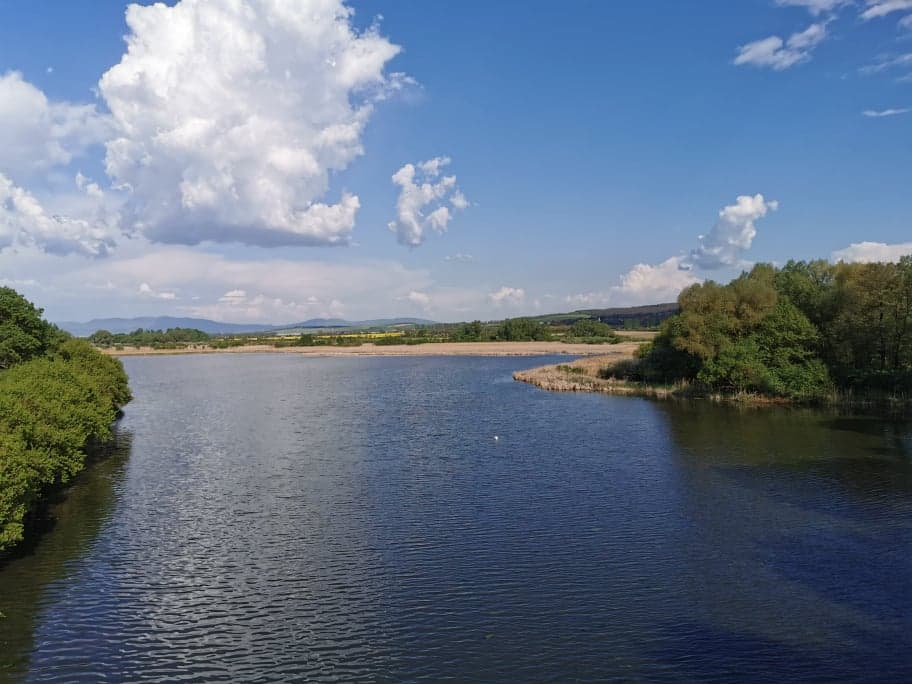 Dnes bude premenlivá oblačnosť, na severe miestami dážď alebo prehánky, výnimočne búrky