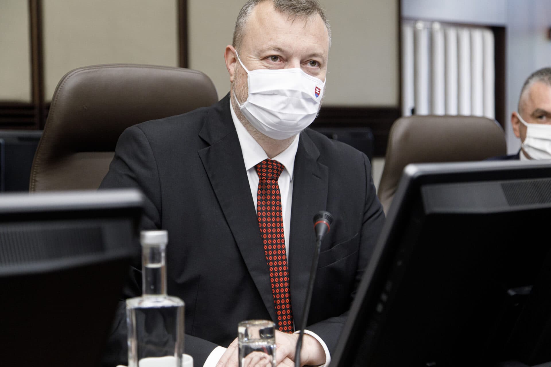 Rezort práce vyplatí zamestnancom zariadení sociálnych služieb mimoriadne odmeny