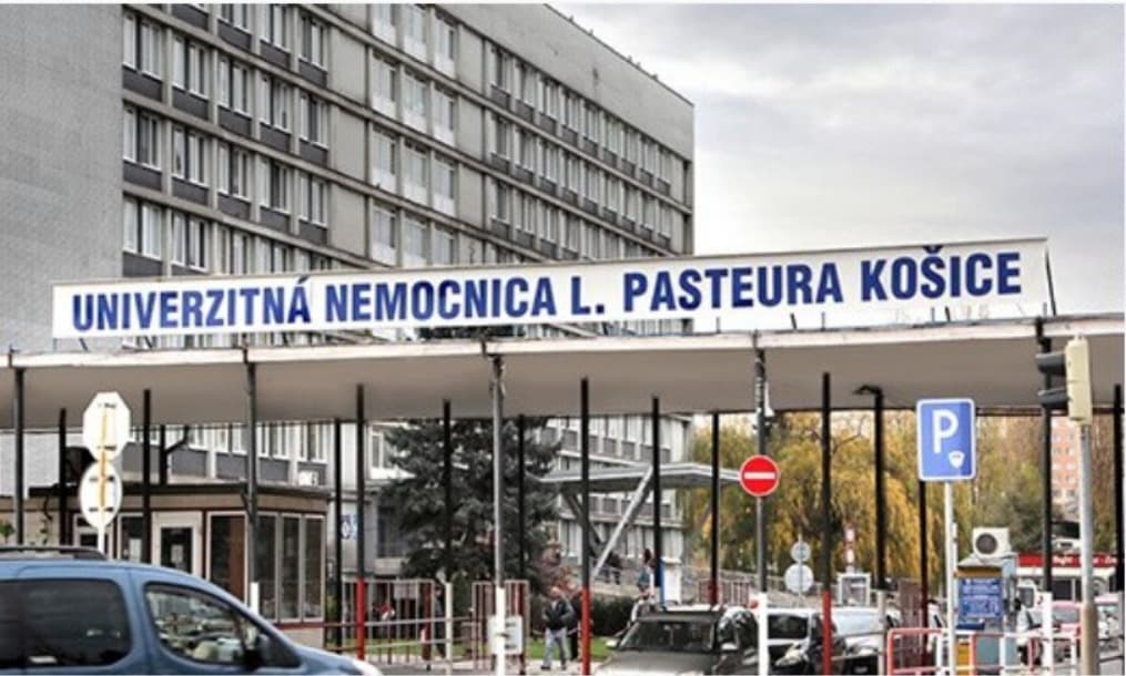 Univerzitná nemocnica sa pripravuje na jesennú vlnu pandémie, rozmiestňuje dezinfektory vzduchu a žiariče