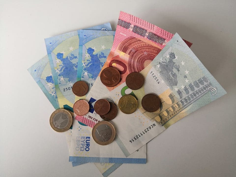 Prídavok na dieťa a daňový bonus sa od júla zvyšujú. O koľko si rodičia prilepšia?