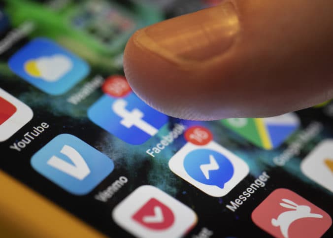 Polícia upozorňuje na účet na Facebooku, ktorý zverejňuje manipulatívne až nepravdivé príspevky
