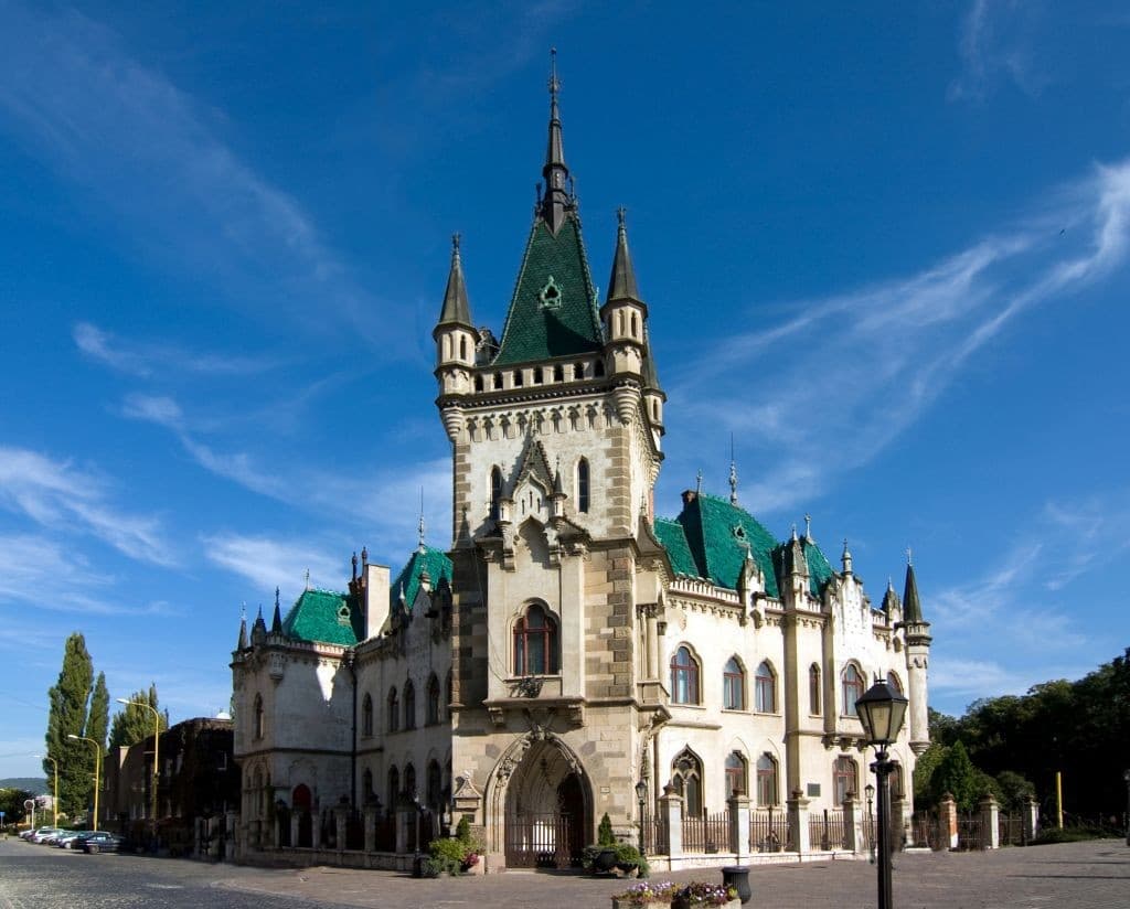 Komu patrí Jakabov palác?