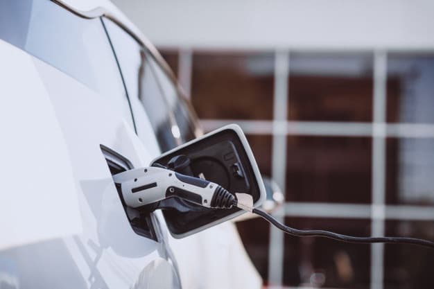 Na dotáciách na nákup elektromobilov už rezort hospodárstva vyplatil 4,5 milióna eur