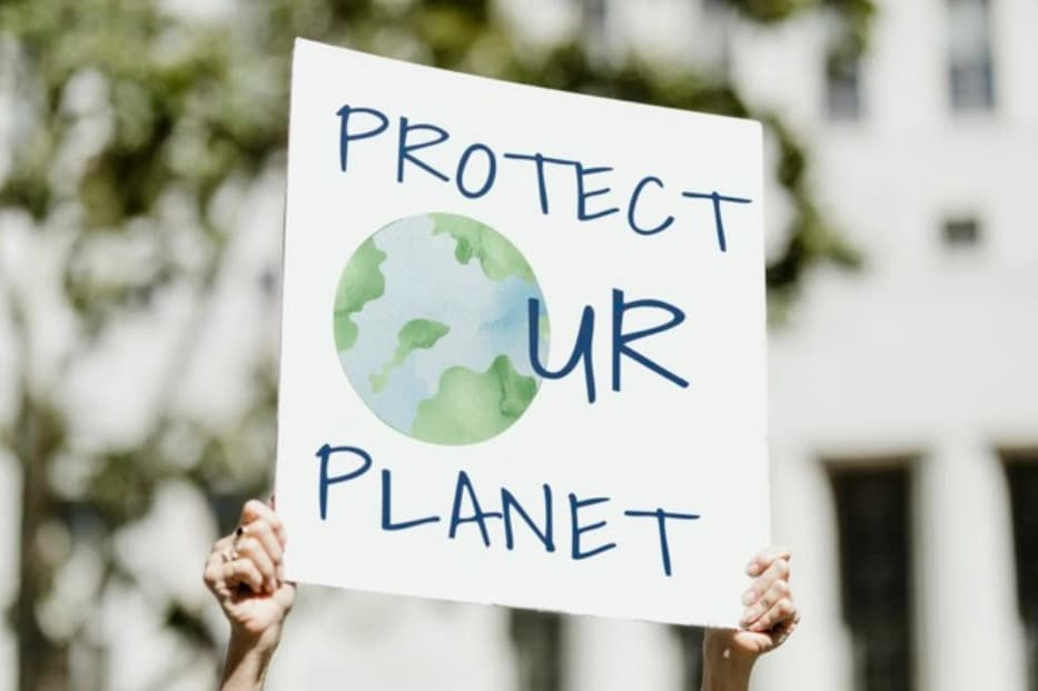 Environmentálni aktivisti demonštrujú za silnejší boj proti klimatickej zmene