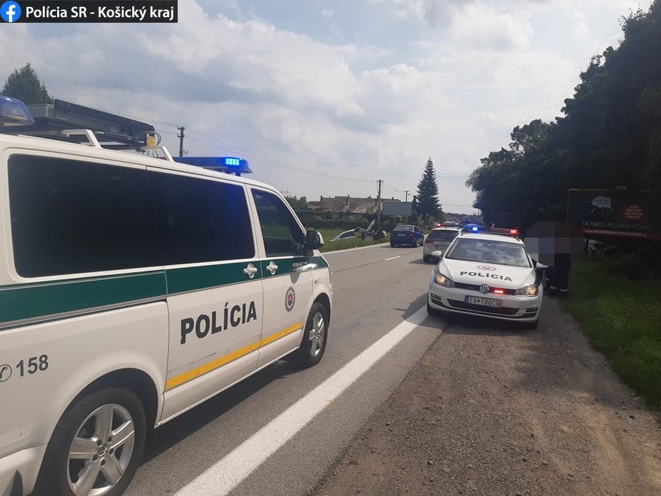 Policajti zadržali štyroch Indov bez dokladov