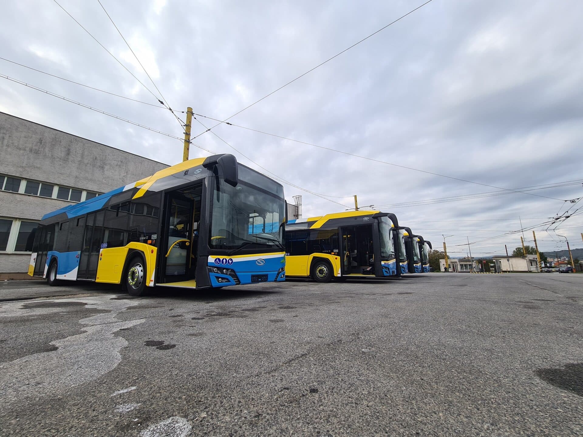 Ročný lístok na MHD zlacnie, pribudnú aj virtuálne cestovné lístky