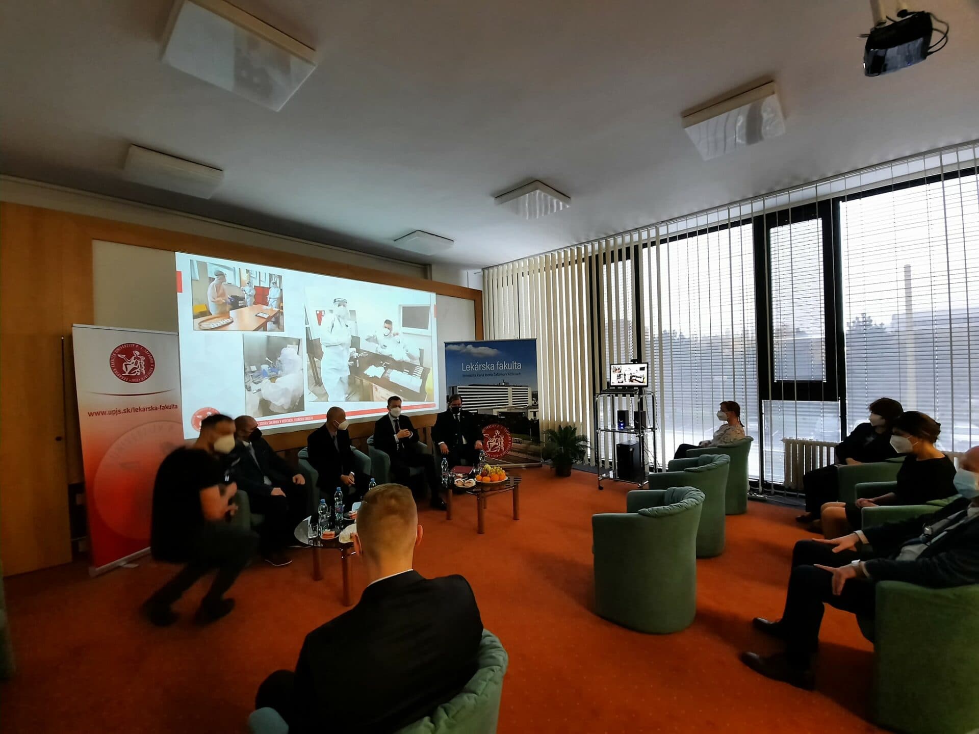 Premiér Heger diskutoval so študentmi v Košiciach