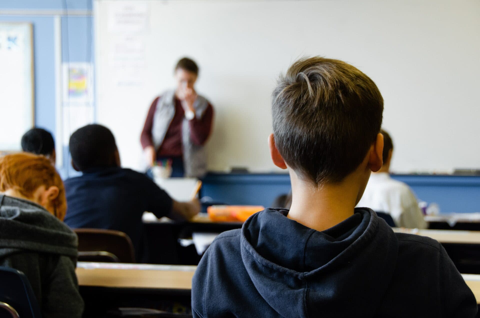 Vládne strany a hnutia zabudli na svoje predsavzatia o odmeňovaní pedagogických a odborných zamestnancov