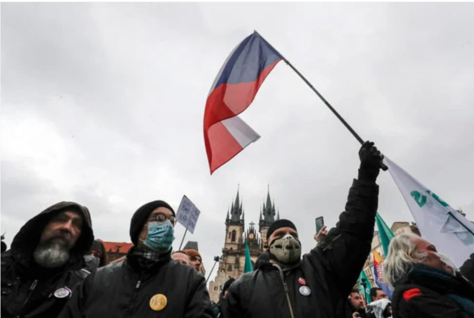 V Prahe sa protestovalo proti povinnému očkovaniu