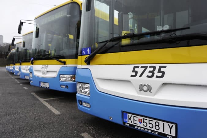 Ročný cestovný lístok v košickej MHD zlacnel, ušetria aj vysokoškoláci