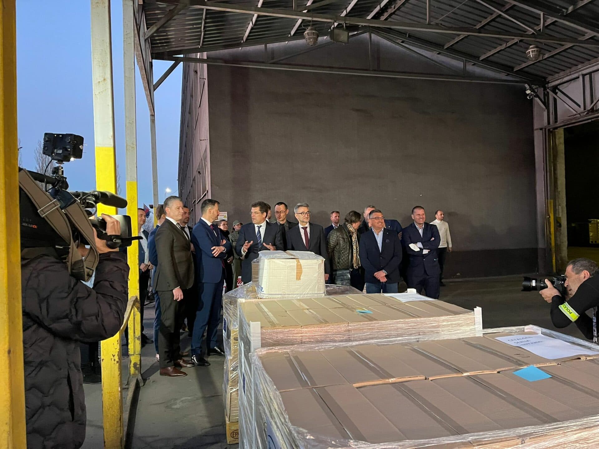 Premiér včera navštívil východ, v Haniske vznikol humanitárny hub (FOTO)