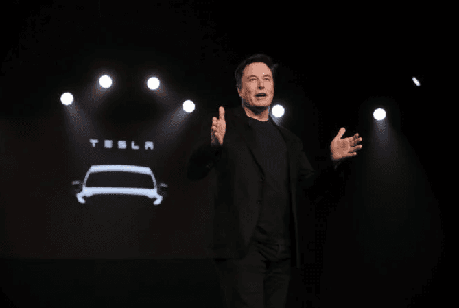 Elon Musk odmietol zablokovať ruskú propagandu v internetovej sieti Starlink