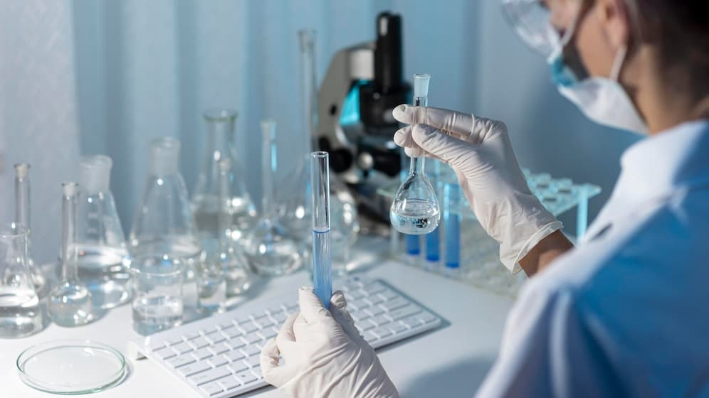 Hygienici upozorňujú na nebezpečné čistiace utierky aj sprchový gél