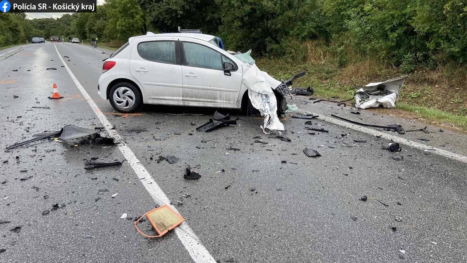 AKTUÁLNE: Vážna dopravná nehoda pri Moldave! Cesta je neprejazdná