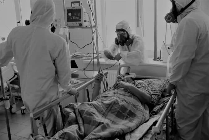 Vlani zomrelo takmer 60-tisíc ľudí, najčastejšou príčinou bol COVID