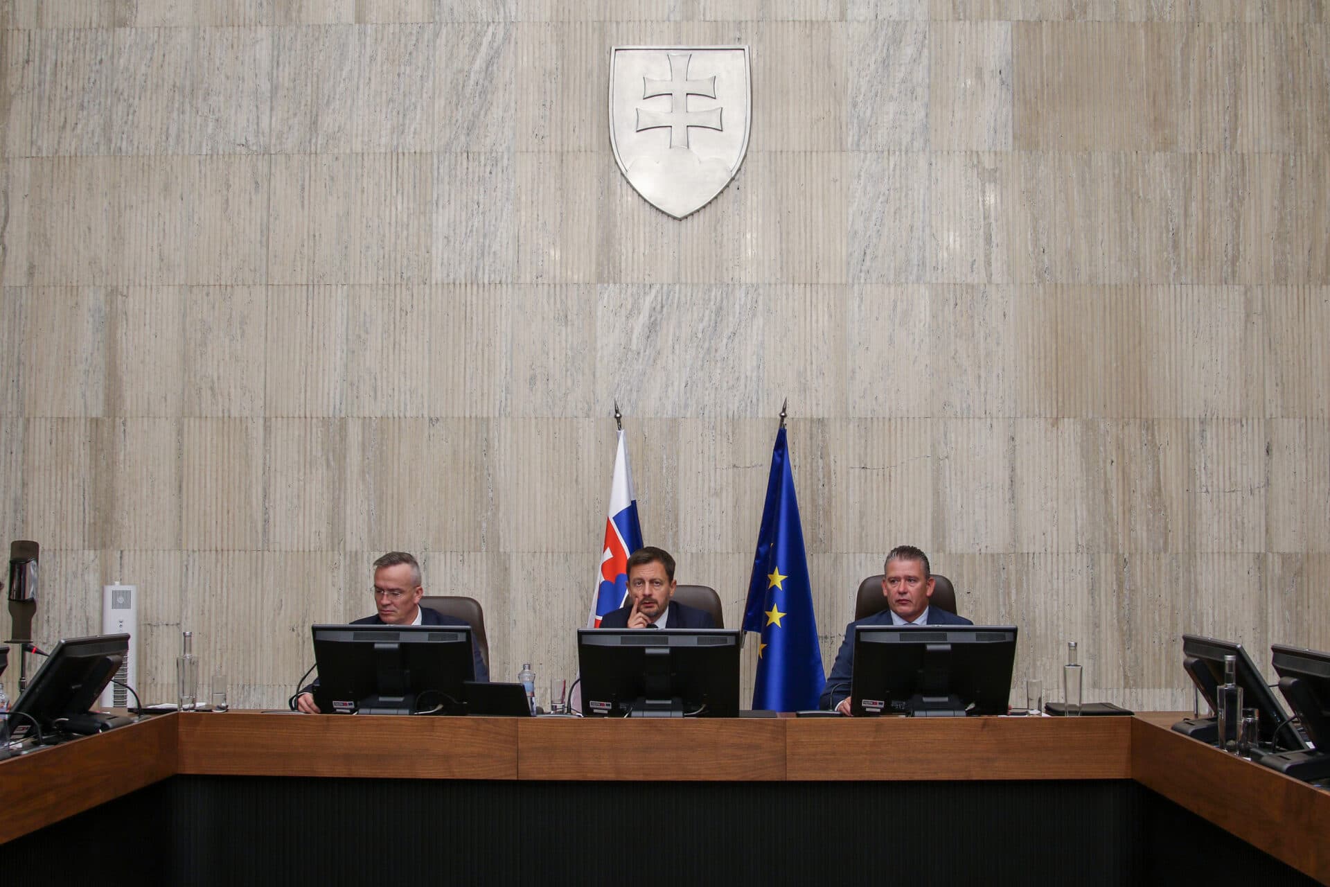 Kabinet nesúhlasí s návrhom poslancov na vyslovenie nedôvery vláde