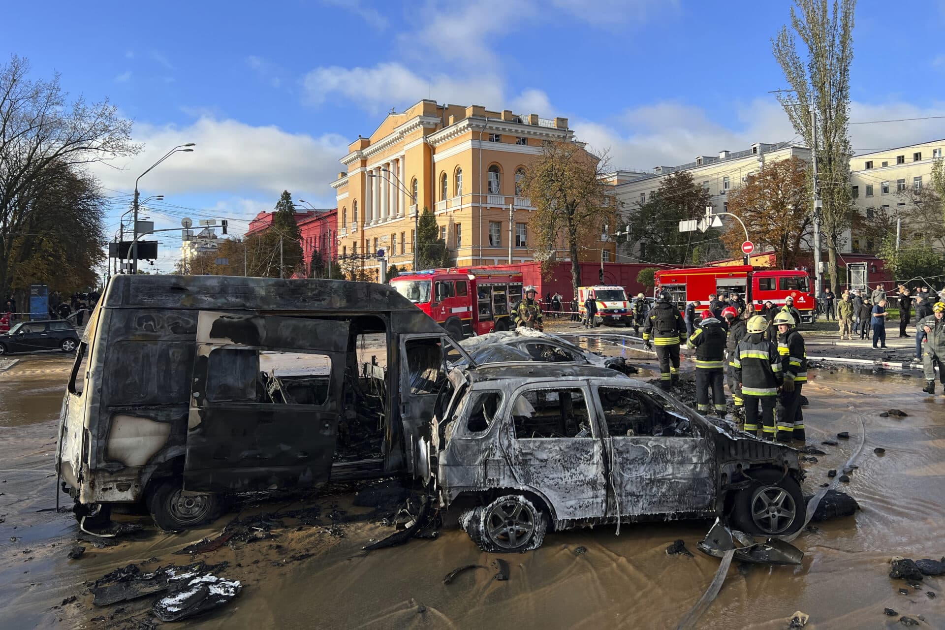 PREHĽAD UDALOSTÍ (10. 10.): Centrom Kyjeva otriasli explózie, zrejme po zásahu rakiet