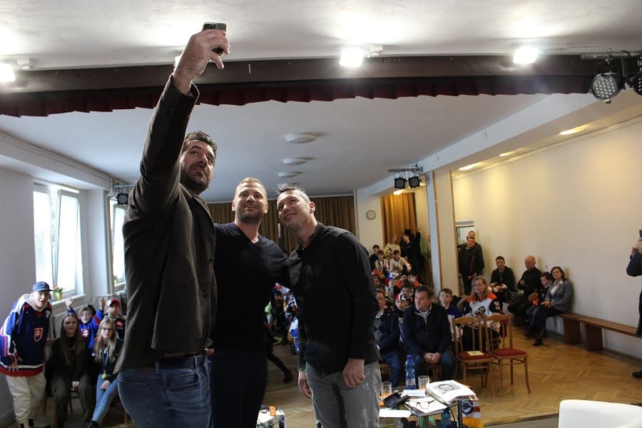 Terasu navštívili slovenské hokejové legendy