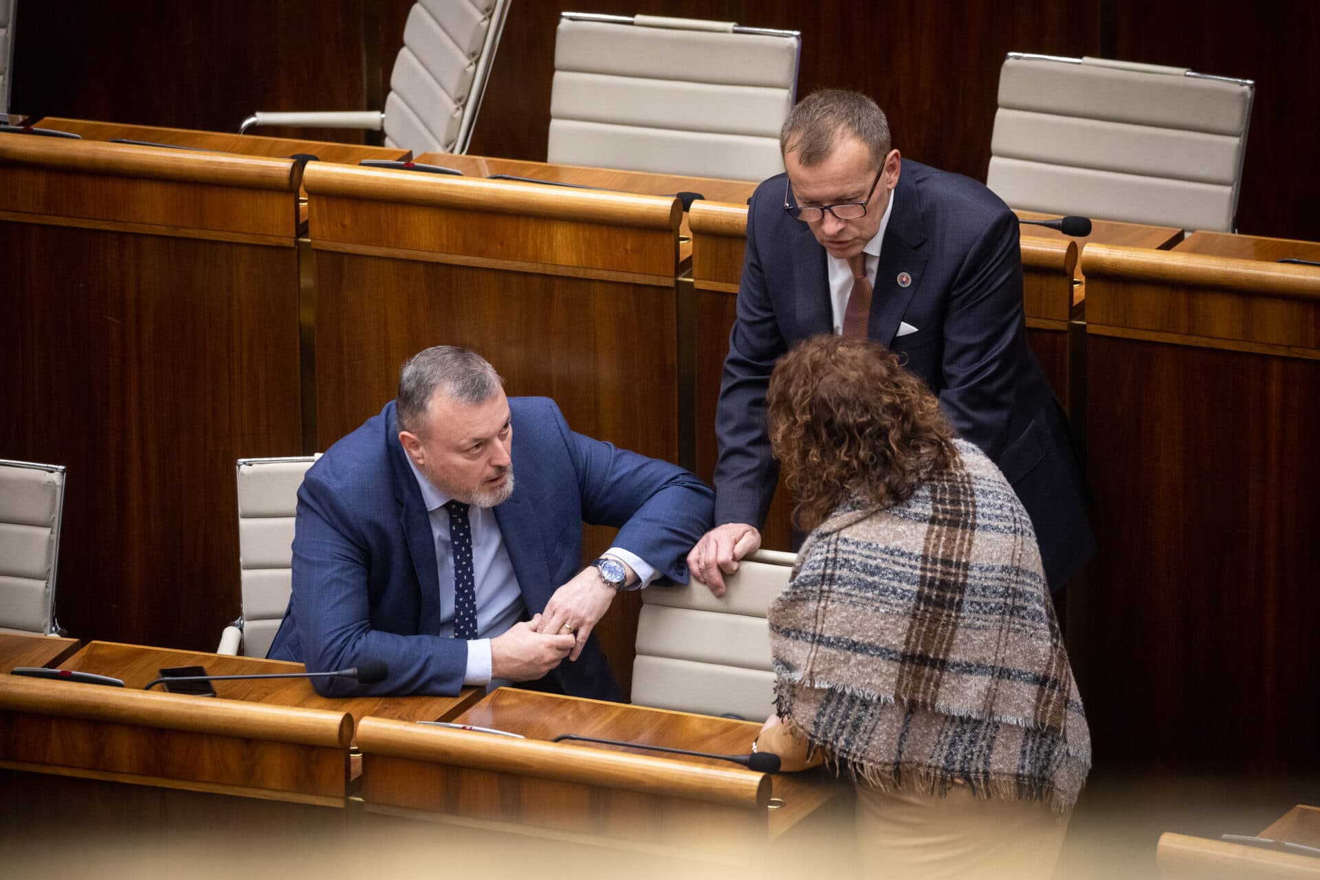 Poslanci schválili skrátenie volebného obdobia na základe uznesenia