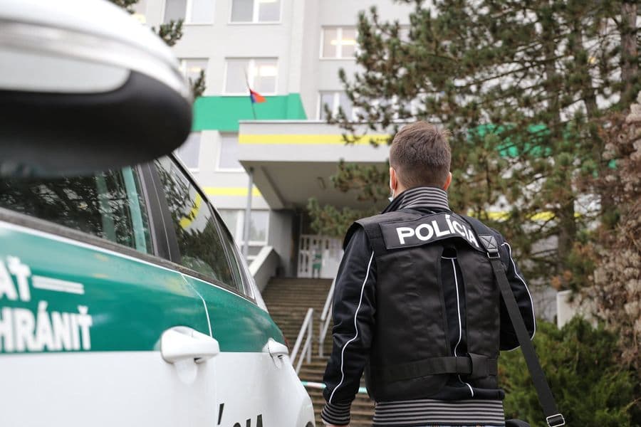 Policajná naháňačka na východe. 15-ročný vodič odmietol test na omamné látky