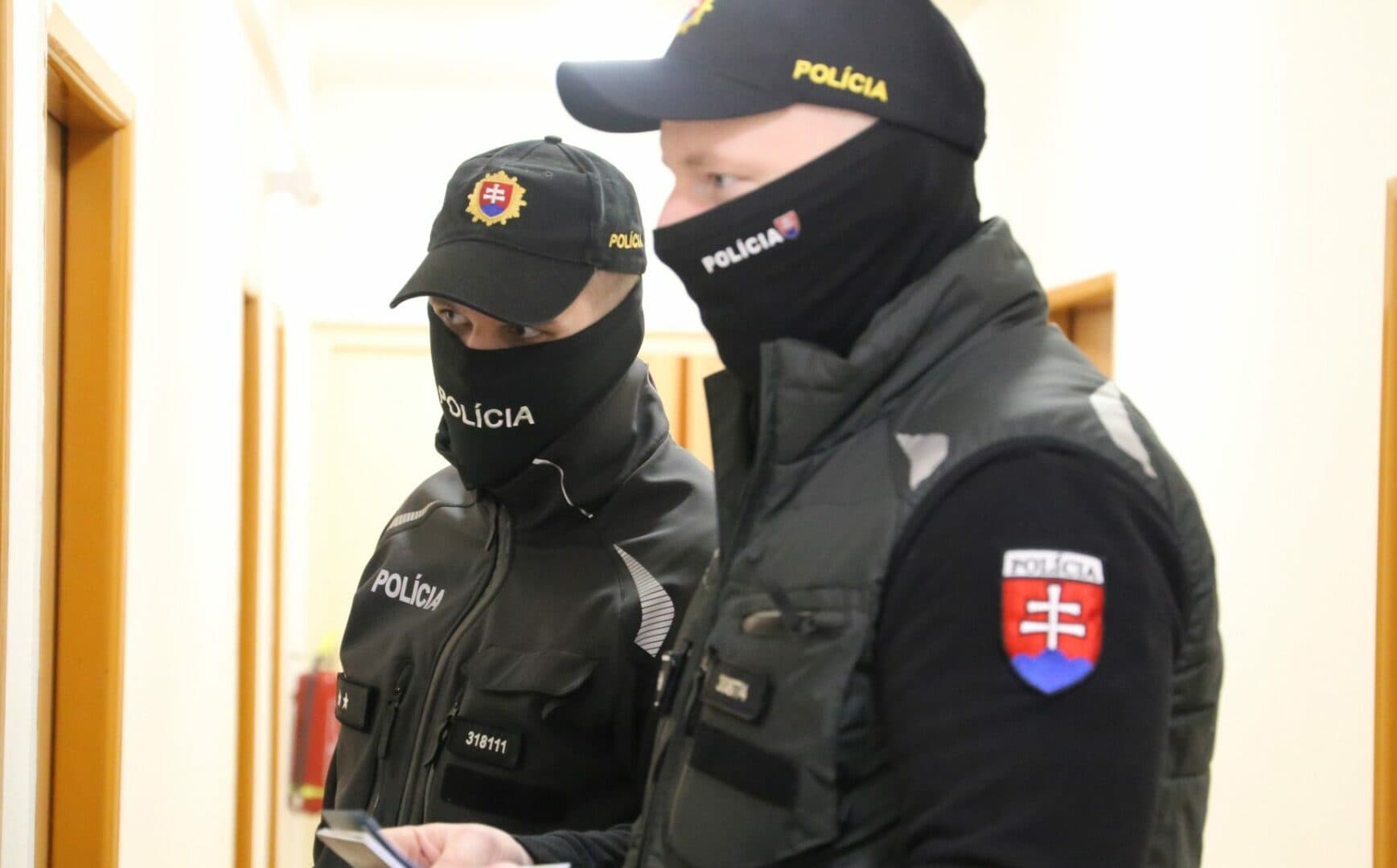 Polícia našla v byte na Ťahanovciach telo mŕtveho muža