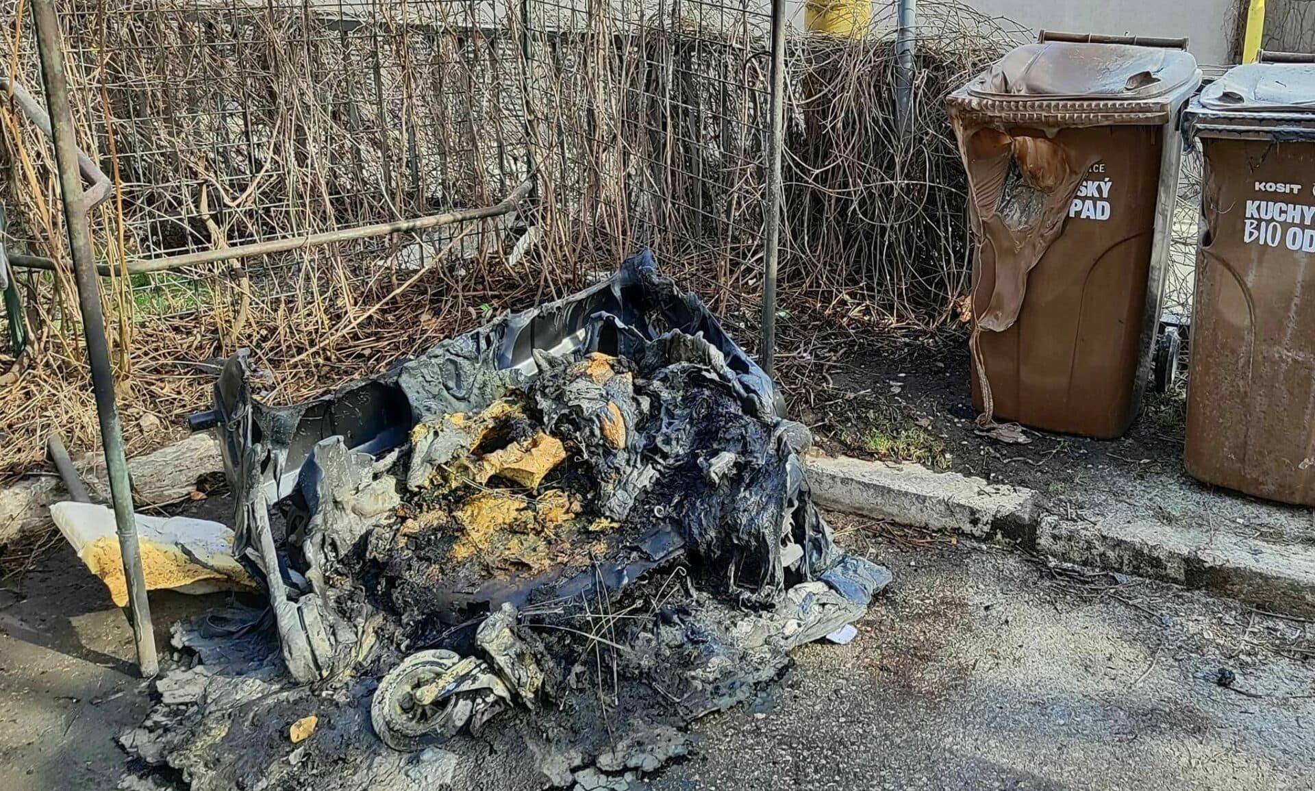 O pribúdajúcich požiaroch kontajnerov v meste rokovali na okresnom úrade